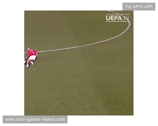 巴萨外脚背直塞精确找到插上球员