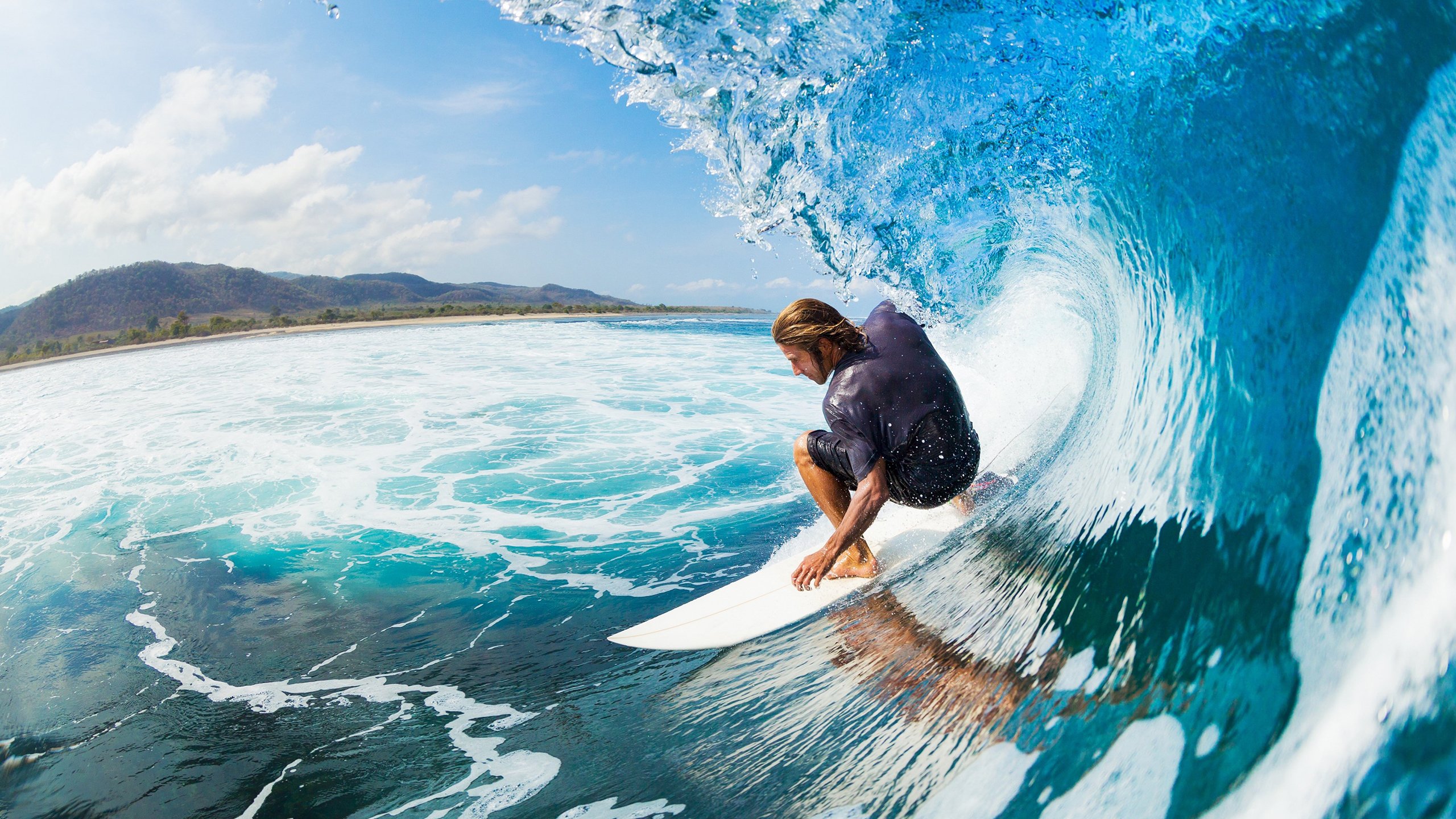 “闭眼奔跑听指令”信任赛 伙伴负责口头引导