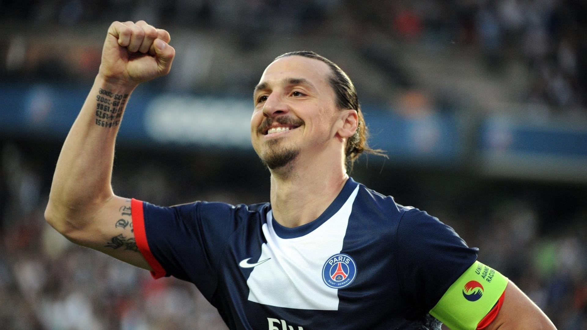 羽毛球比赛进入半决赛阶段